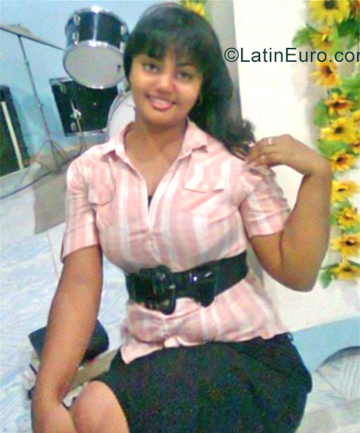 Date this young Honduras girl Marta from Olanchito HN2276