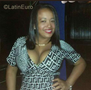 Date this good-looking Venezuela girl Erika Quiones from Maracaibo VE781