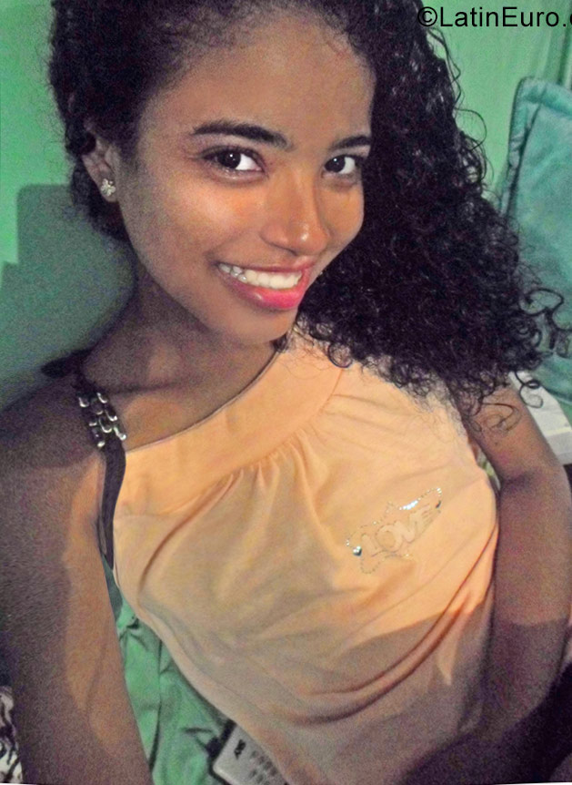 Date this voluptuous Brazil girl Denise from Salvador BR9788