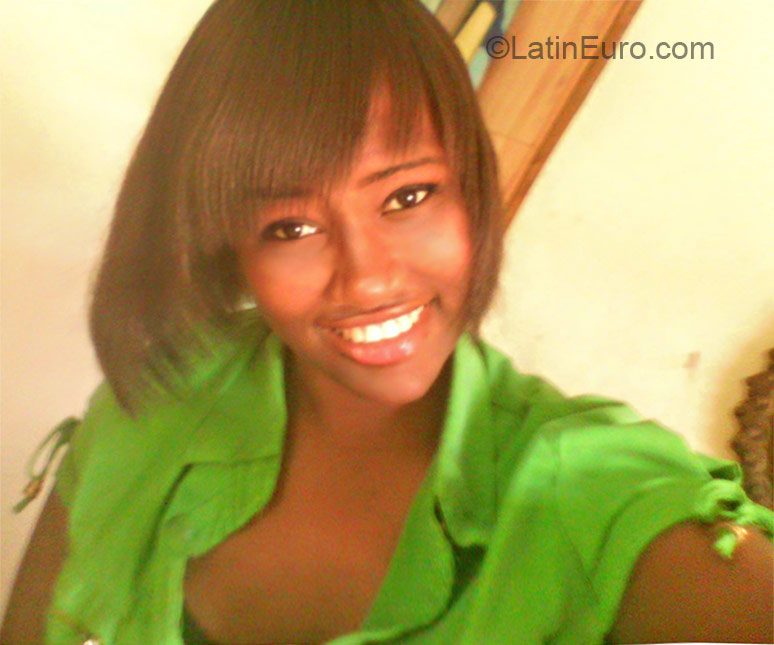 Date this good-looking Dominican Republic girl Cindy from Santo Domingo DO26704
