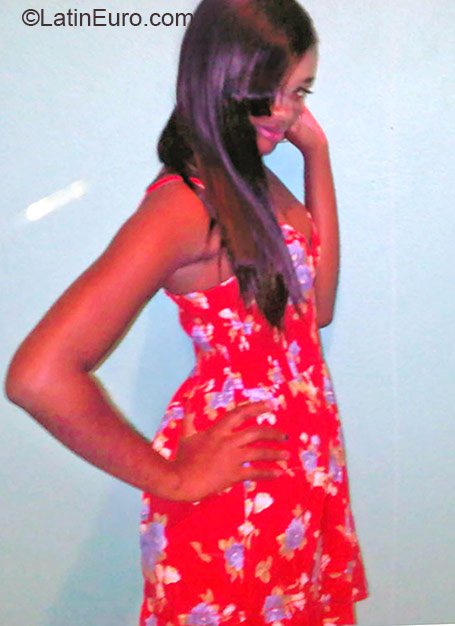 Date this tall Jamaica girl Shevele from Kingston JM2359