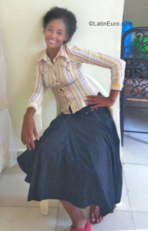 Date this good-looking Dominican Republic girl Maria from Santo Domingo DO26752