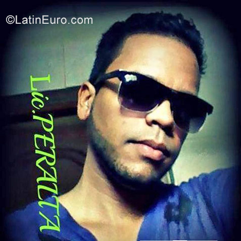 Date this nice looking Dominican Republic man EDINSON from Santiago DO26812