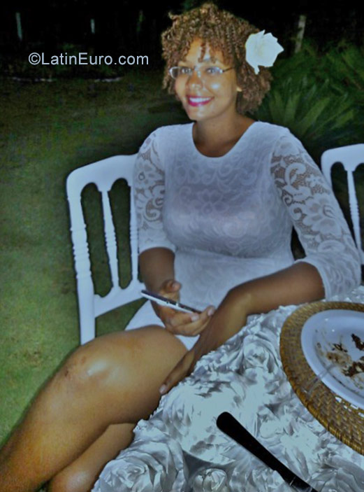 Date this delightful Dominican Republic girl Anarielys from Santo Domingo DO26819