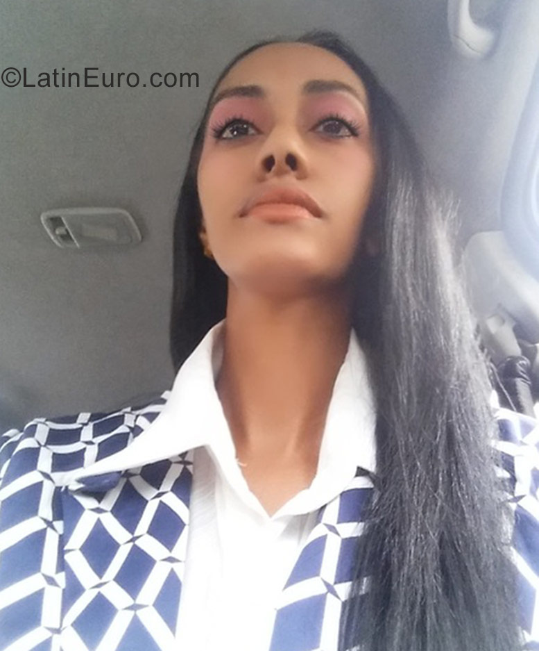 Date this delightful Dominican Republic girl Esther from Santo Domingo DO26826