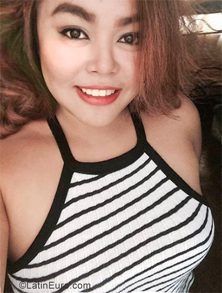 Date this exotic Philippines girl Chie from Manila PH935