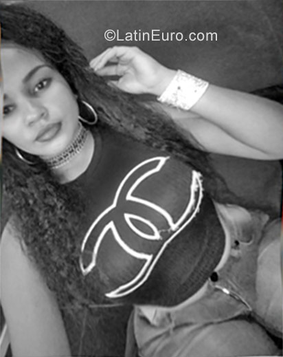 Date this foxy Dominican Republic girl Paola from Santo Domingo DO26855