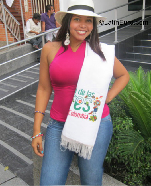 Date this beautiful Colombia girl Alma from Bucaramanga CO19752