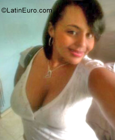 Date this gorgeous Dominican Republic girl Karina from Santo Domingo DO26874