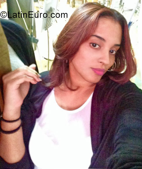 Date this beautiful Dominican Republic girl Jazmn from Santo Domingo DO26883