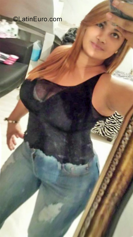 Date this good-looking Dominican Republic girl Orquidia from Santo Domingo DO26904
