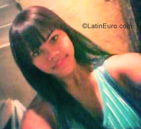 Date this funny Dominican Republic girl Yuliana from Santo Domingo DO26916