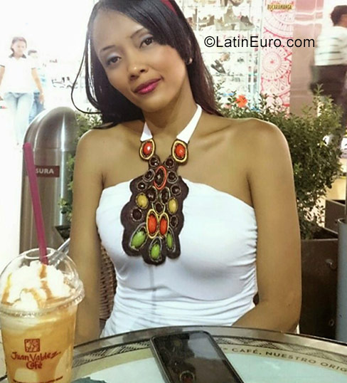 Date this pretty Colombia girl Ester from Cartagena CO19806
