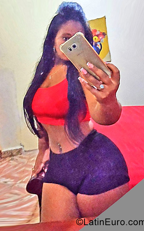 Date this good-looking Dominican Republic girl Dea from Santo Domingo DO26946
