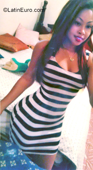 Date this exotic Dominican Republic girl MARIANGEL from Samana DO26973
