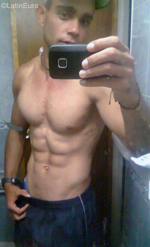 Date this beautiful Colombia man Carlos andrey from Cali CO19903