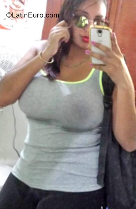 Date this hard body Dominican Republic girl Andreina from Santiago DO27034