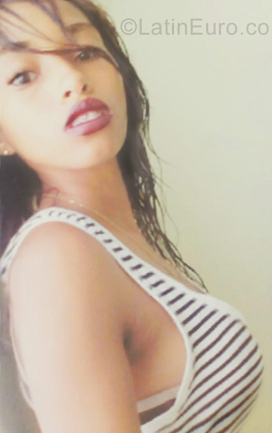 Date this exotic Dominican Republic girl Stefania from Santo Domingo DO27055