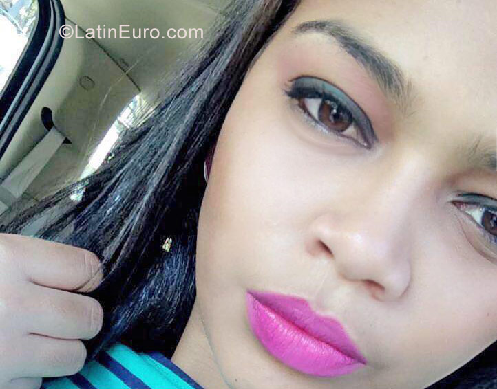 Date this good-looking Dominican Republic girl LUCIA from Santiago DO27127