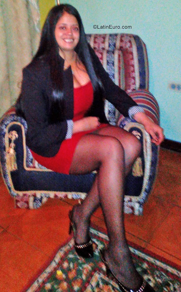 Date this foxy Colombia girl Dahyian from Bogota CO19978