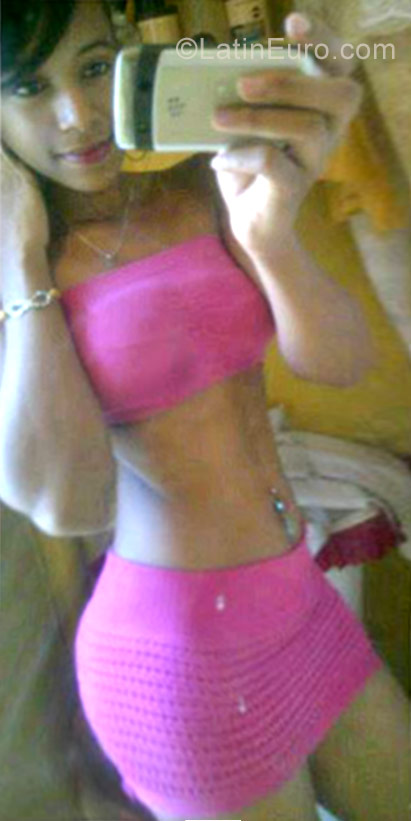 Date this nice looking Dominican Republic girl Chesmil from Bonao DO27162