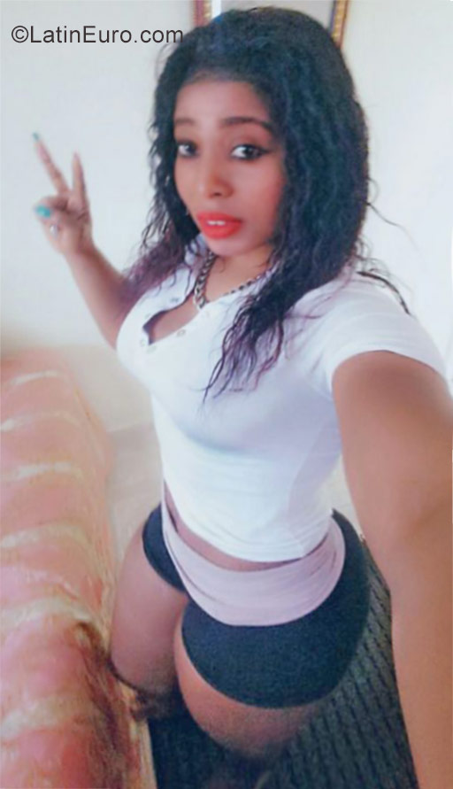 Date this voluptuous Haiti girl Christina from Port-au-Prince HT77