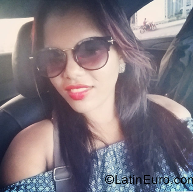 Date this beautiful Dominican Republic girl Vicky from La Romana DO27264