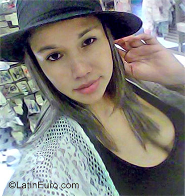 Date this good-looking Colombia girl Laura from Medellin CO20196