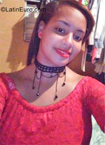 Date this nice looking Dominican Republic girl Abigail from Santiago DO27420