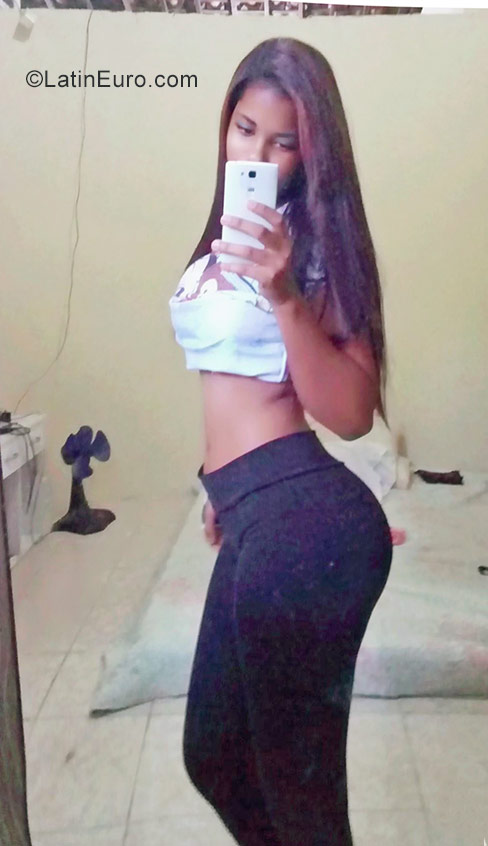 Date this athletic Brazil girl Lorena from Aracaju BR9897
