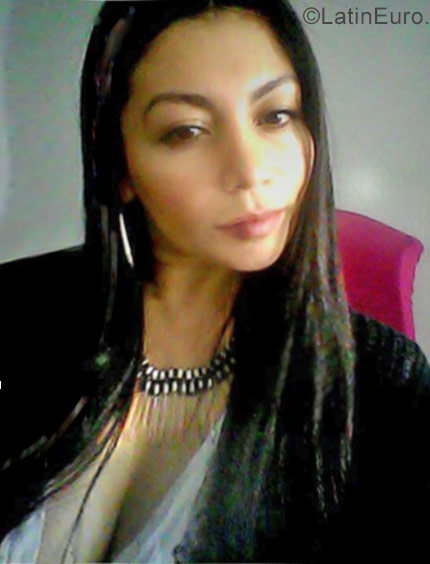 Date this happy Colombia girl Soraya from Bogota CO20297