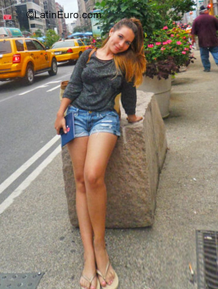 Date this sultry Colombia girl Kelly Valencia from Bogota CO20348