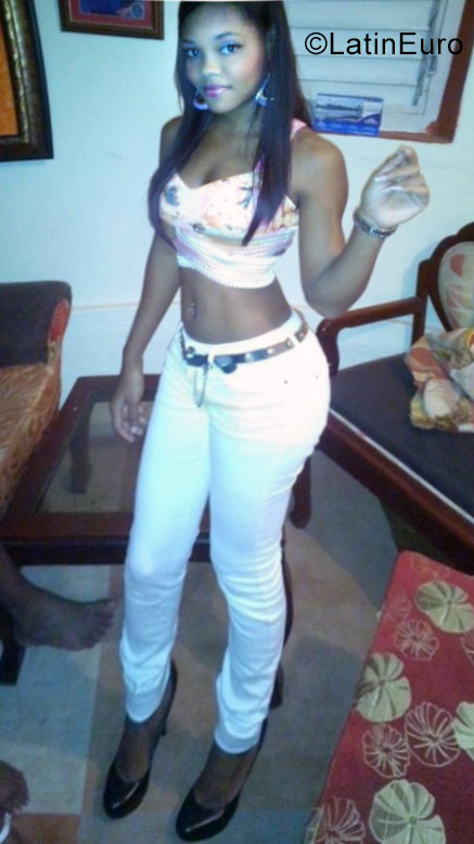 Date this sensual Dominican Republic girl Yancy from Santo Domingo DO27566