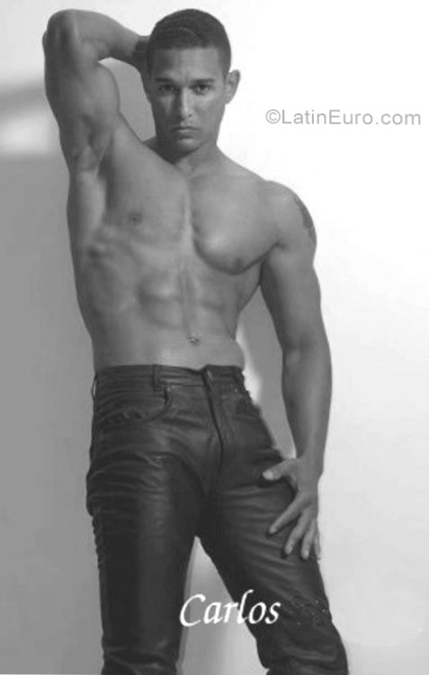 Date this sultry Dominican Republic man Erick from Santo Domingo DO27597