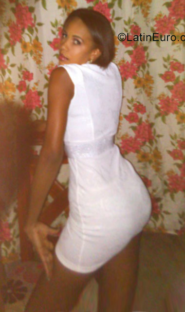 Date this stunning Dominican Republic girl Luchi from Santo Domingo DO27600