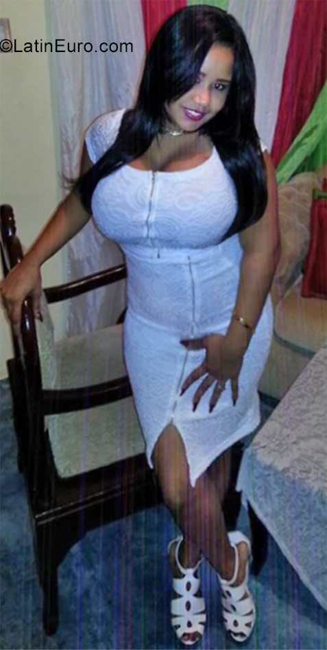 Date this nice looking Dominican Republic girl Margarita from Santo Domingo DO27667