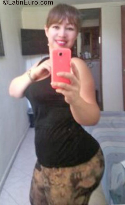 Date this attractive Colombia girl Sandy from Medellin CO20624