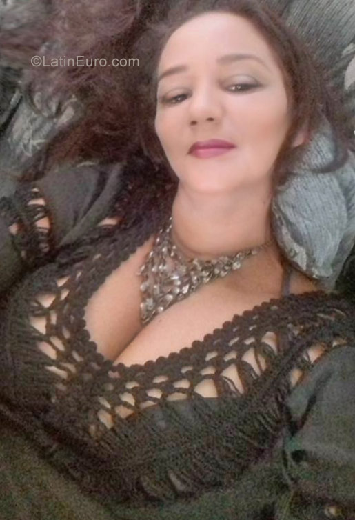 Date this beautiful Brazil girl Gedelia from Governado Valadares BR9933