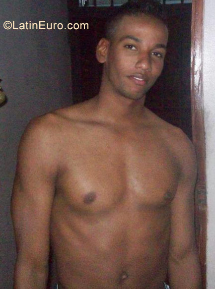 Date this sensual Dominican Republic man Edinson Enmanue from Espaillat DO27892
