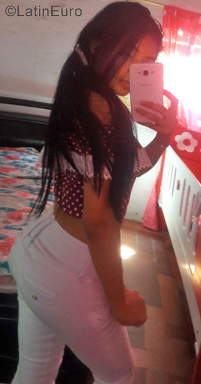 Date this attractive Colombia girl Cindy from Barranquilla CO20726