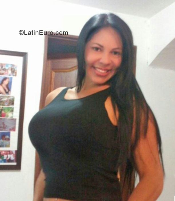 Date this cute Colombia girl Lina from Medellin CO20742
