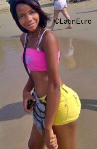 Date this hard body Dominican Republic girl Marina from Santo Domingo DO27906