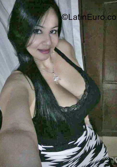 Date this tall Colombia girl PAOLA28 from Cartagena CO20790