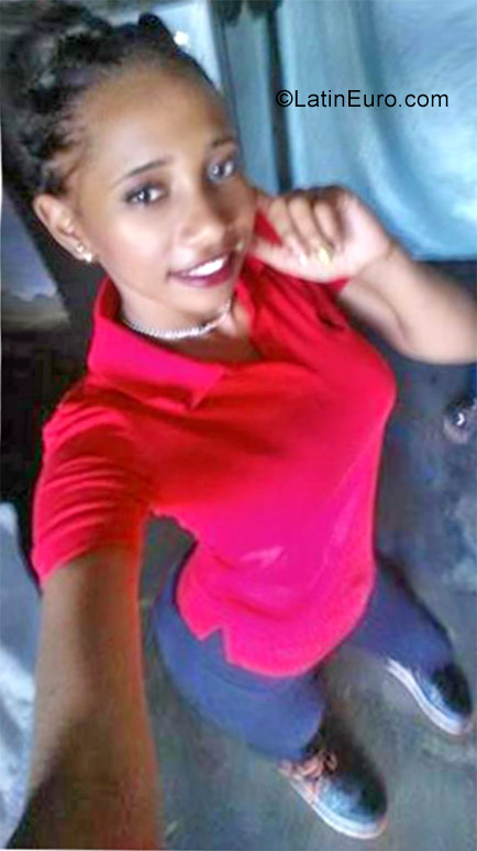 Date this young Dominican Republic girl Sol Joelina from Santo Domingo DO28027