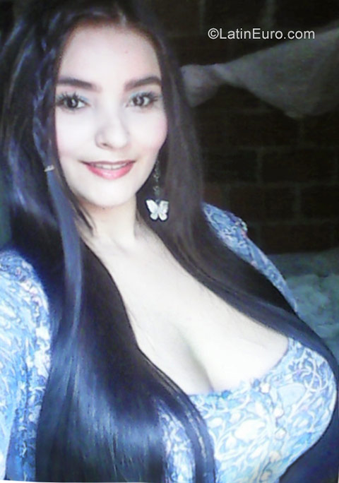 Date this nice looking Colombia girl Caroly from Cucuta CO20877