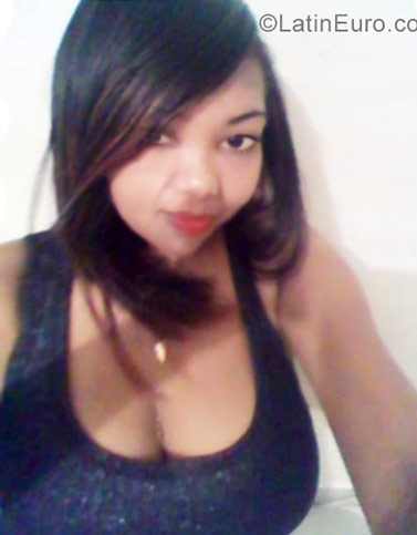 Date this cute Dominican Republic girl Yine from Santo Domingo DO28039