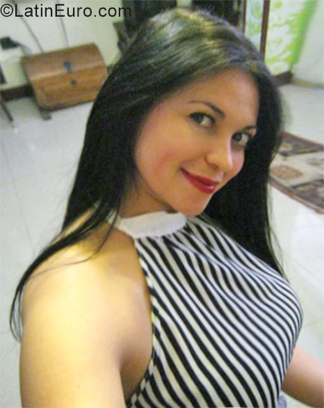 Date this foxy Colombia girl Jennifer from Bogota CO20990