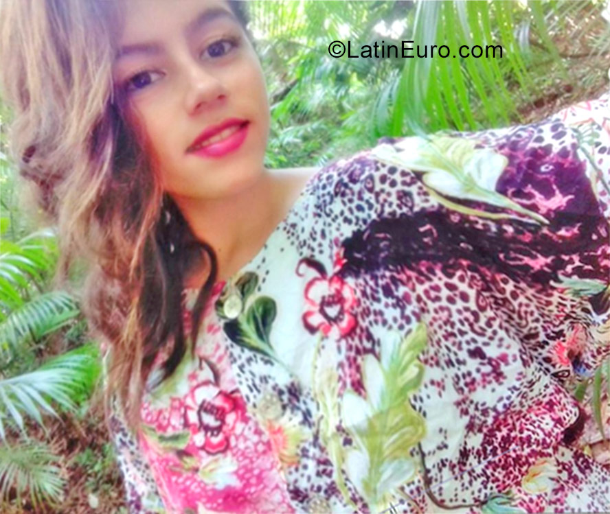 Date this nice looking Brazil girl Lorhana from Santana do araguaia BR9970