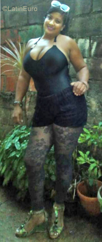 Date this hard body Dominican Republic girl Cristina from Santo Domingo DO28172
