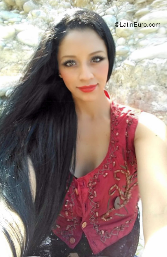 Date this lovely Colombia girl Maira from Bogota CO21068